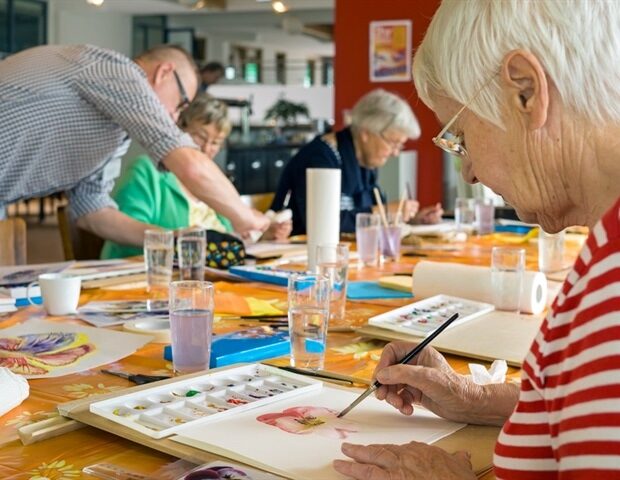 picture20182f72fwoman_in_striped_red_and_white_shirt_working_on_watercolor_painting_at_table_wit_-_belushi_m1_f4aead33a06e45c58b3ee04bdcff6351-620x480-5268169