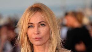Emmanuelle Béart face aux dérives de la chirurgie esthétique
