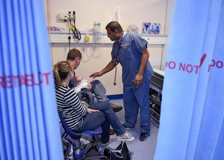 La sécurité des patients en danger alors que le NHS lutte pour faire face à la crise estivale, avertissent les patrons de la santé