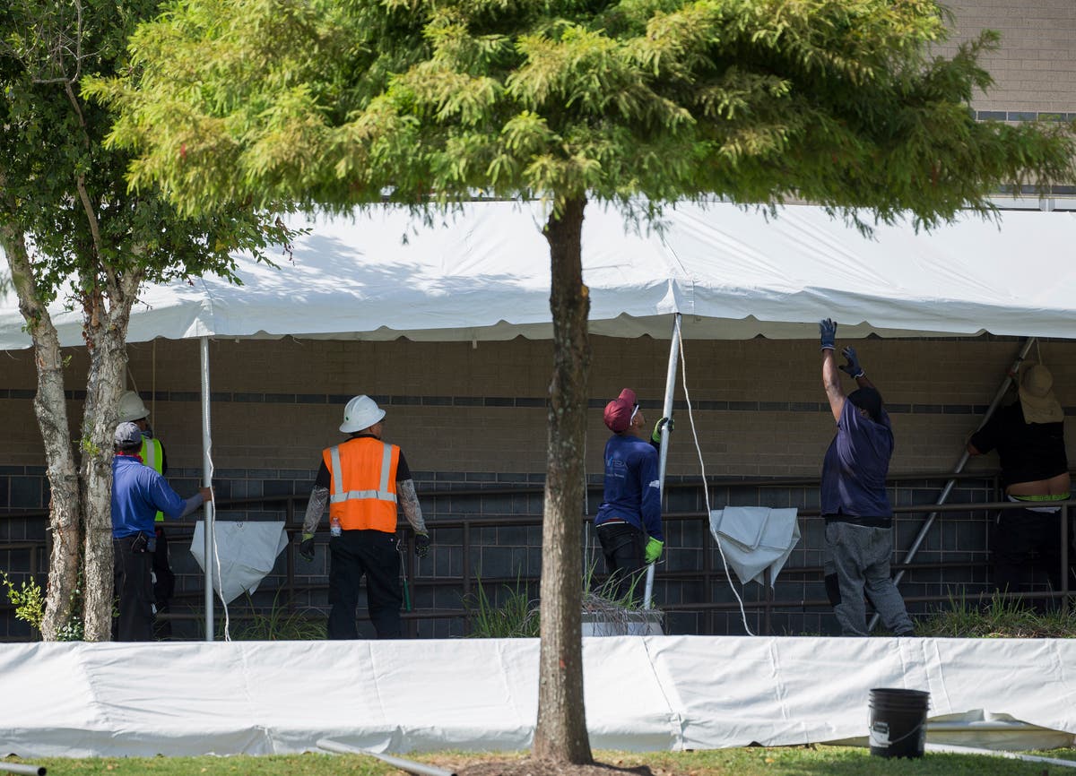 Le Texas prépare des tentes pour faire face à la vague de Covid