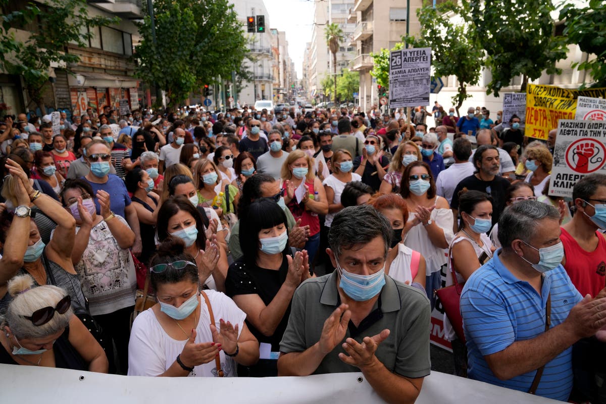 Les travailleurs de la santé grecs protestent contre les vaccins obligatoires