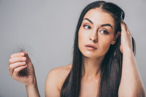 Comment traiter la perte de cheveux chez la femme ?