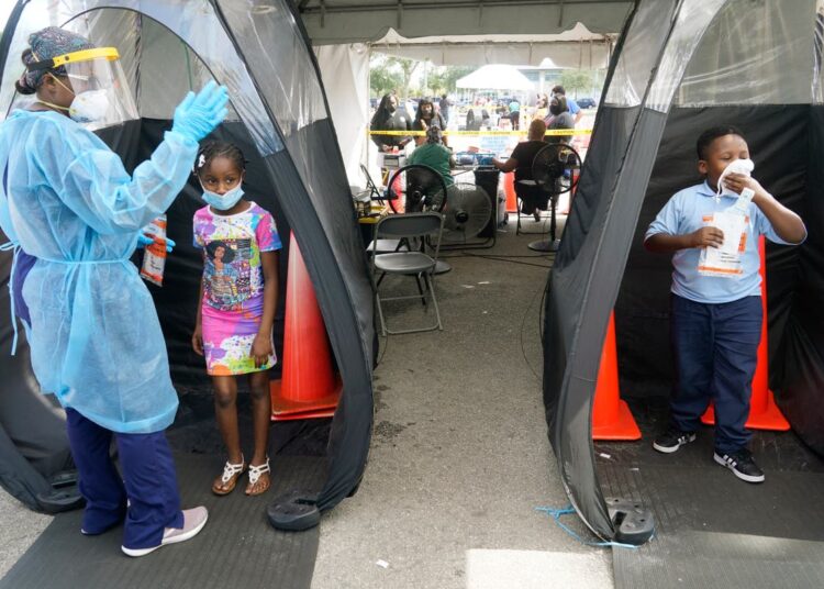 Les approvisionnements en oxygène deviennent précaires au milieu de la flambée de COVID