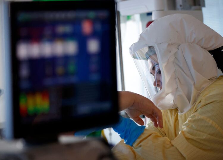 Les "vigilantes" anti-vaccins exhortent les patients de Covid à éviter les hôpitaux et à essayer des remèdes à domicile