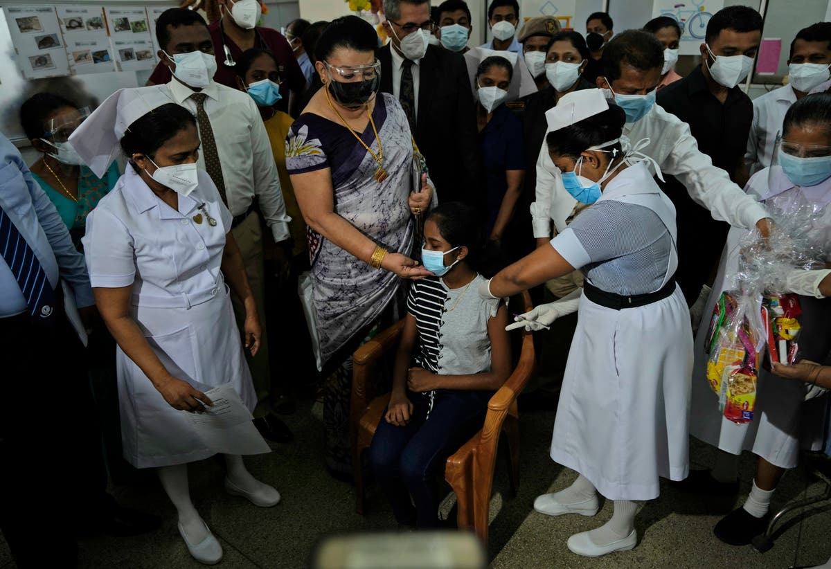 The Latest: L'OMS approuve le traitement par anticorps pour certaines personnes