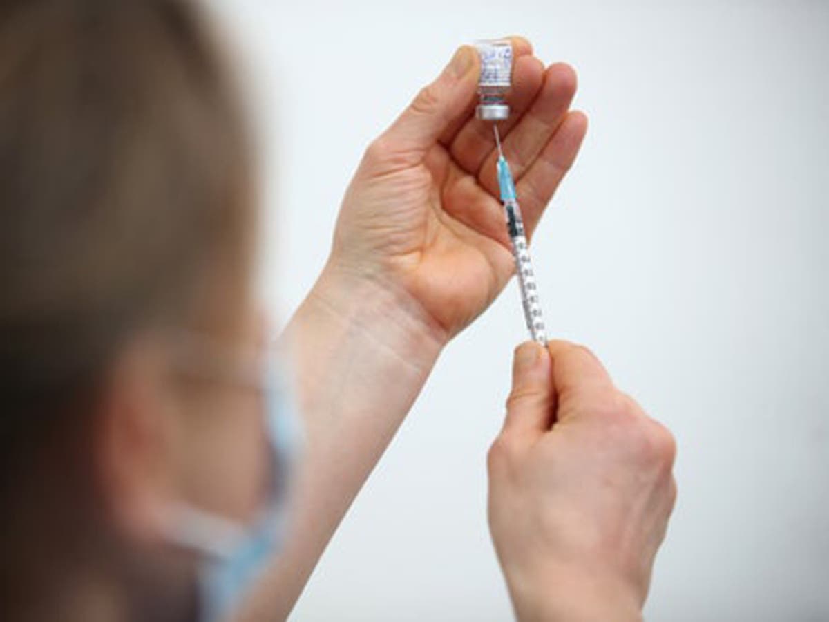 La vaccination obligatoire pour le personnel de première ligne du NHS pourrait être désastreuse si les zones défavorisées perdent des travailleurs hospitaliers