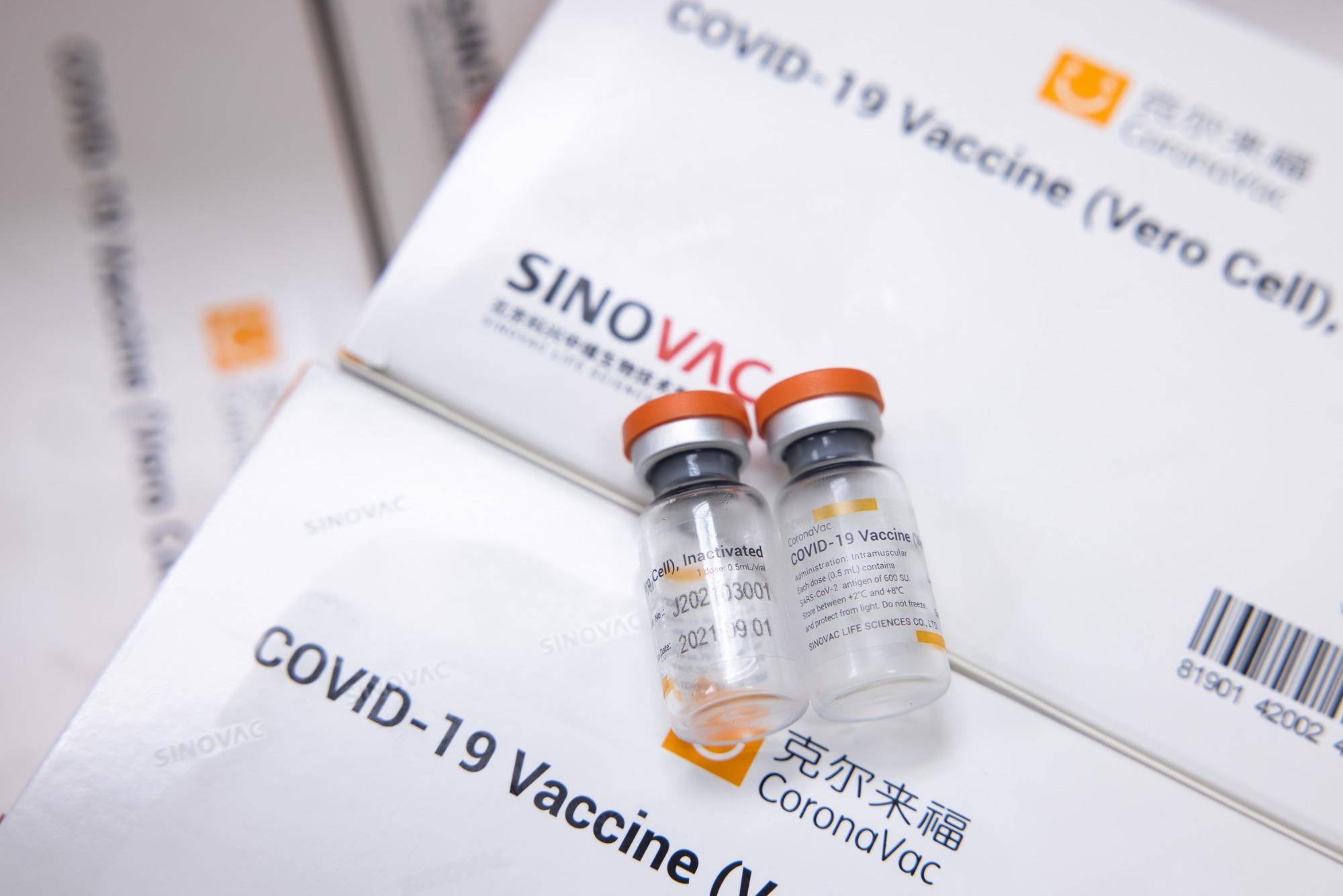Study: A booster dose of an inactivated vaccine increases neutralizing antibodies and T cell responses against SARS-CoV-2. Image Credit: PhotobyTawat / Shutterstock