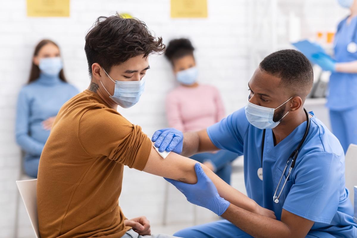 Study: Immunogenicity and Safety Following a Homologous Booster Dose of a SARS-CoV-2 recombinant spike protein vaccine (NVX-CoV2373): A Phase 2 Randomized Placebo-Controlled Trial. Image Credit: Prostock-studio/Shutterstock