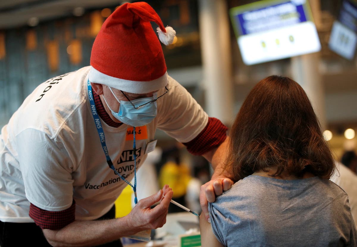 Nouvelles de Covid – en direct: les vaccins le jour de Noël dans le « jab » alors que Javid prévient que les hôpitaux pourraient être débordés