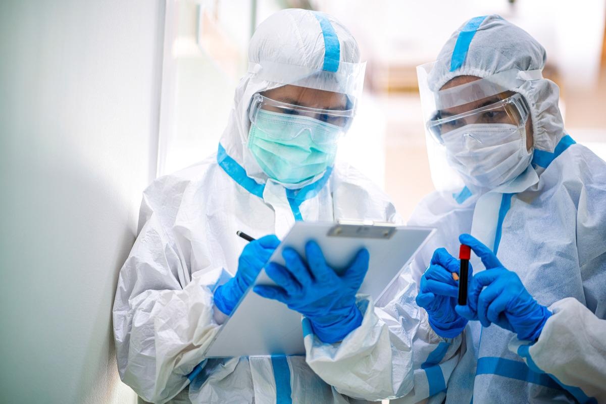 Study: Regulatory T-cells are central hubs for age-, sex- and severity-associated cellular networks during COVID-19. Image Credit: People Image Studio/Shutterstock