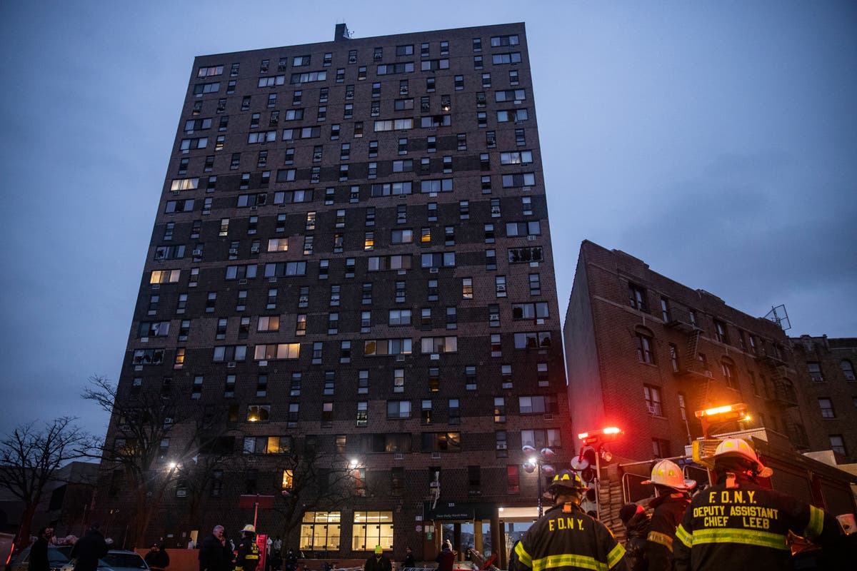 Des blessures graves subsistent après l'incendie de New York qui a fait 19 morts