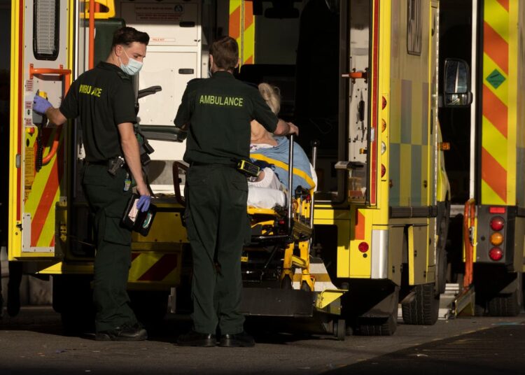 Les dirigeants du NHS accusés de pression sur les hôpitaux suite à des incidents critiques alors que Covid se développe