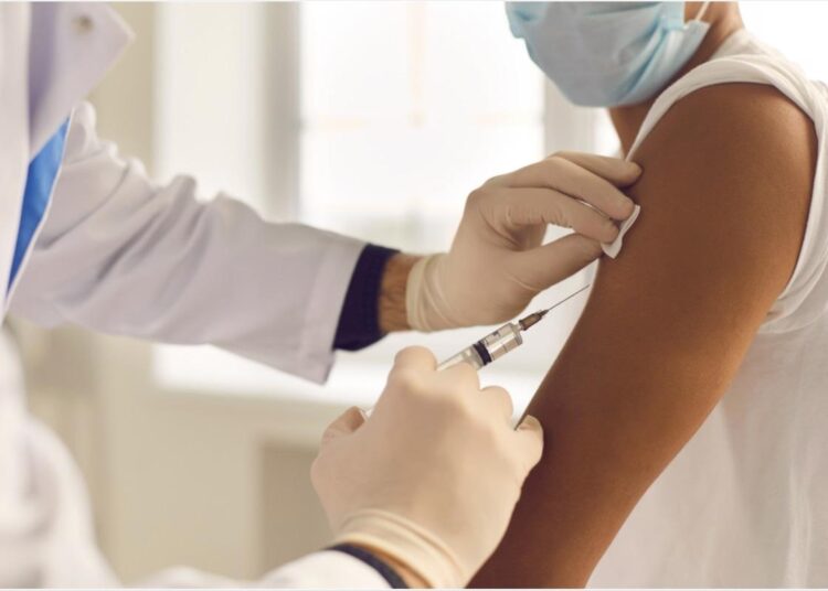 Study: Vaccine Effectiveness against COVID-19 among Symptomatic Persons Aged ≥12 Years with Reported Contact with COVID-19 Cases, February - September 2021. Image Credit: Studio Romantic / Shutterstock.com