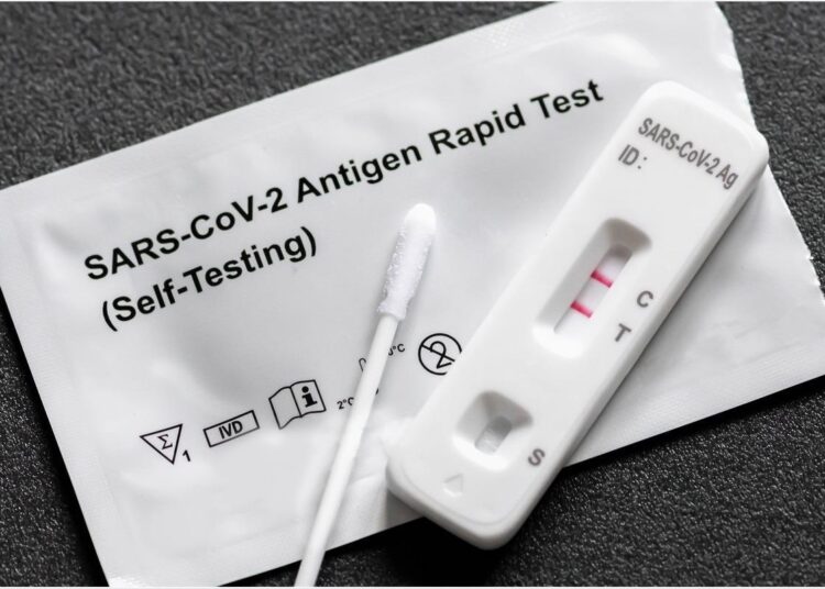 Study: Evaluation of “test to return” after COVID-19 diagnosis in a Massachusetts public school district. Image Credit: Michele Ursi / Shutterstock.com