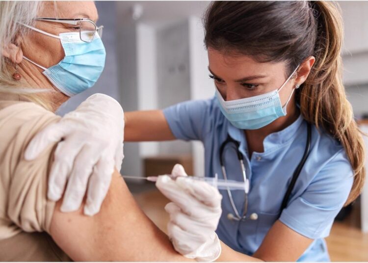 Study: Effectiveness of a SARS-CoV-2 mRNA vaccine booster dose for prevention of infection, hospitalization or death in two nation-wide nursing home systems. Image Credit: Dusan Petkovic / Shutterstock.com