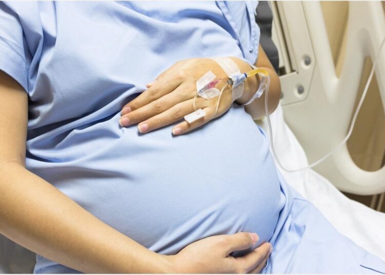Study: Effectiveness of Maternal Vaccination with mRNA COVID-19 Vaccine During Pregnancy Against COVID-19–Associated Hospitalization in Infants Aged <6 Months — 17 States, July 2021–January 2022. Image Credit: milkumistock / Shutterstock.com