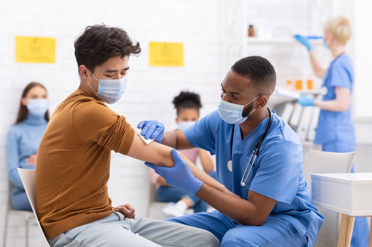 Study: The efficacy, safety and immunogenicity Nanocovax: results of a randomized, double-blind, placebo-controlled Phase 3 trial. Image Credit: Prostock-studio/Shutterstock