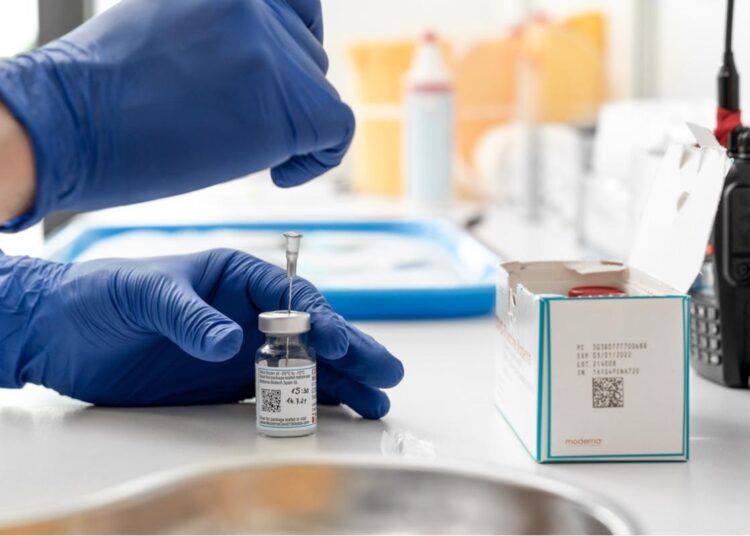 Study: Rapid genome surveillance of SARS-CoV-2 and study of risk factors using shipping container laboratories and portable DNA sequencing technology. Image Credit: MB.Photostock/Shutterstock