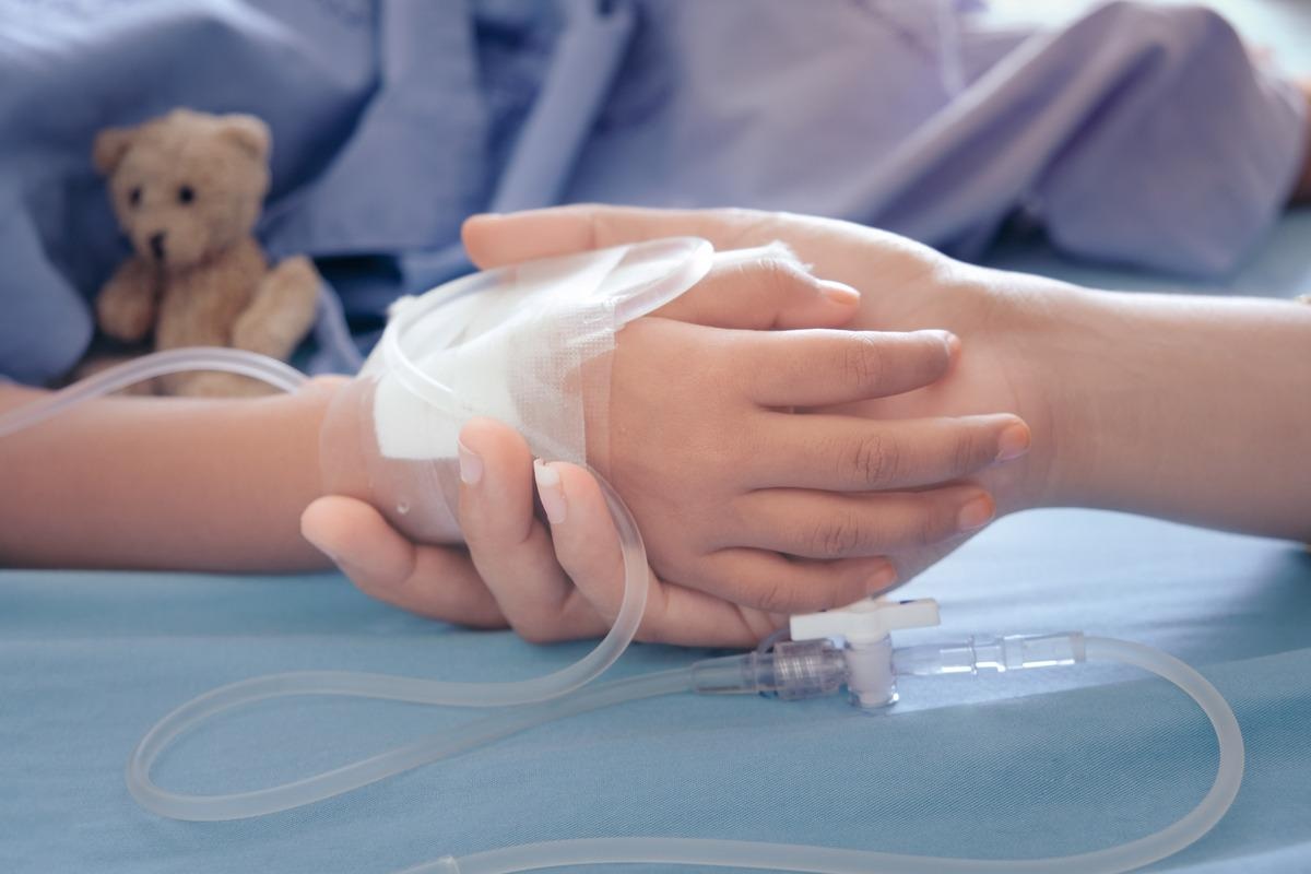Study: Intrinsic Severity of SARS-CoV-2 Omicron BA.2 in Uninfected, Unvaccinated Children: A Population-Based, Case-Control Study on Hospital Complications. Image Credit: Beenicebeelove/Shutterstock
