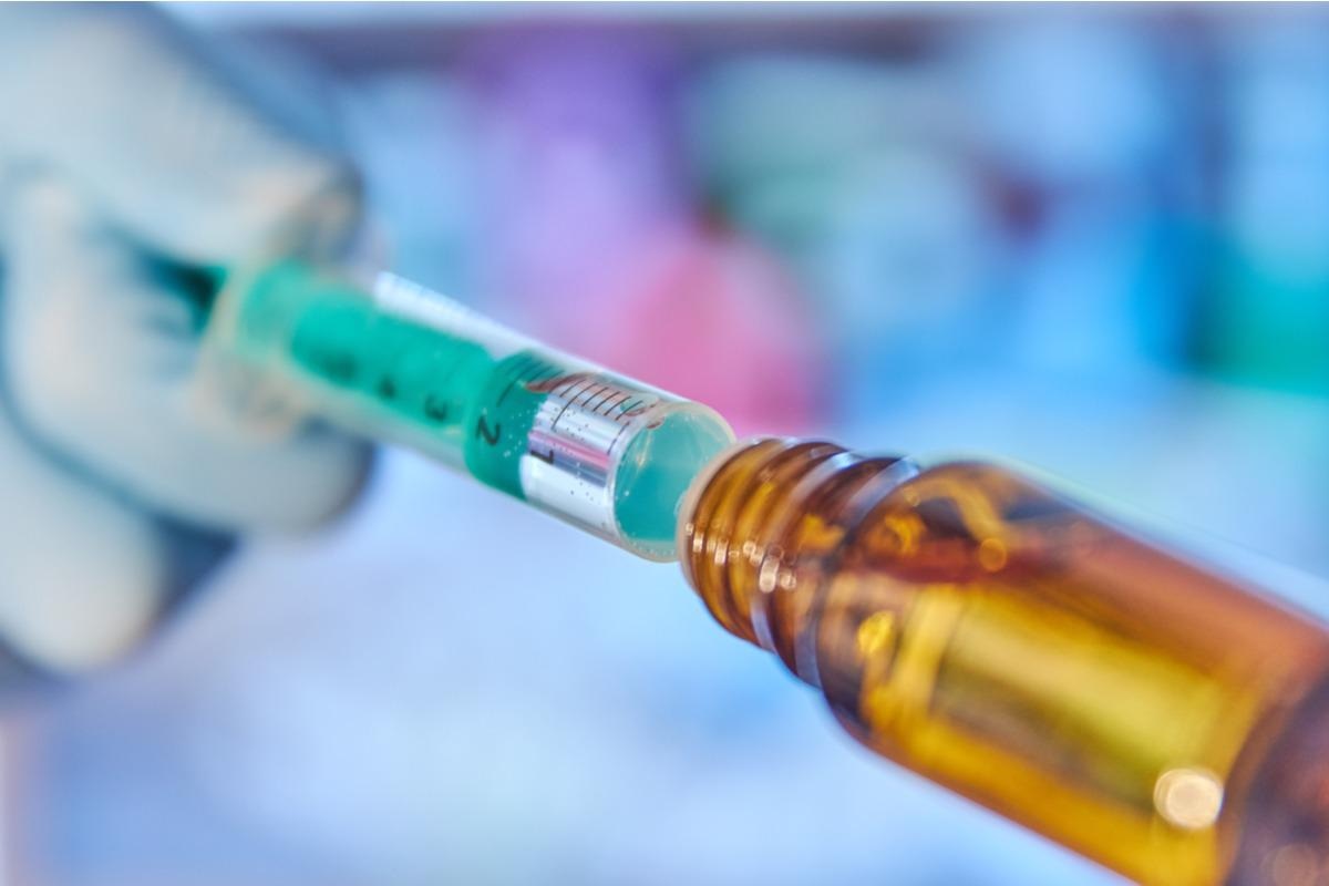 Study: Effect of BNT162b2 booster dose on anti-SARS-CoV-2 spike trimeric IgG antibodies in seronegative individuals. Image Credit: lupmotion/Shutterstock