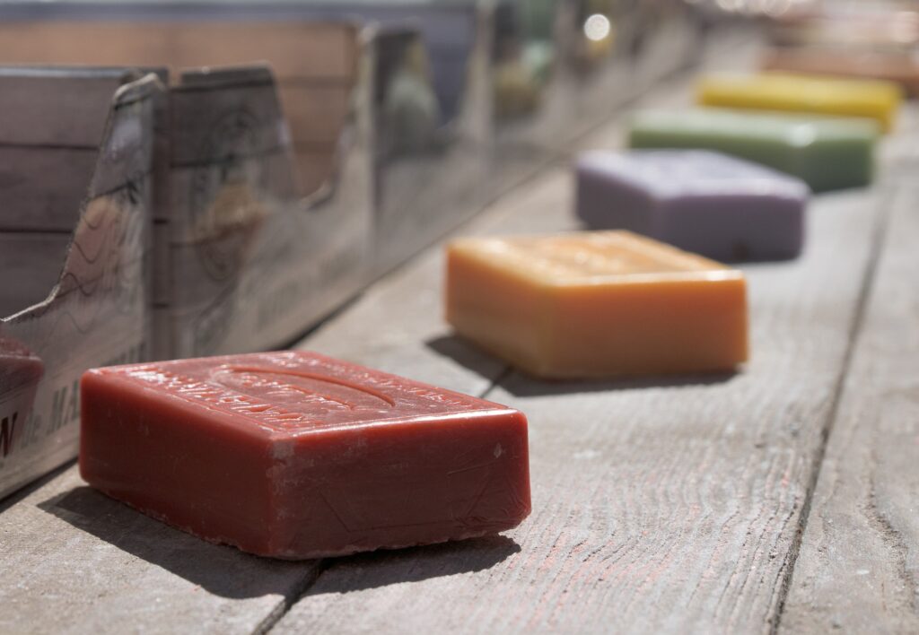 Savons exfoliants ou gommage : attention danger