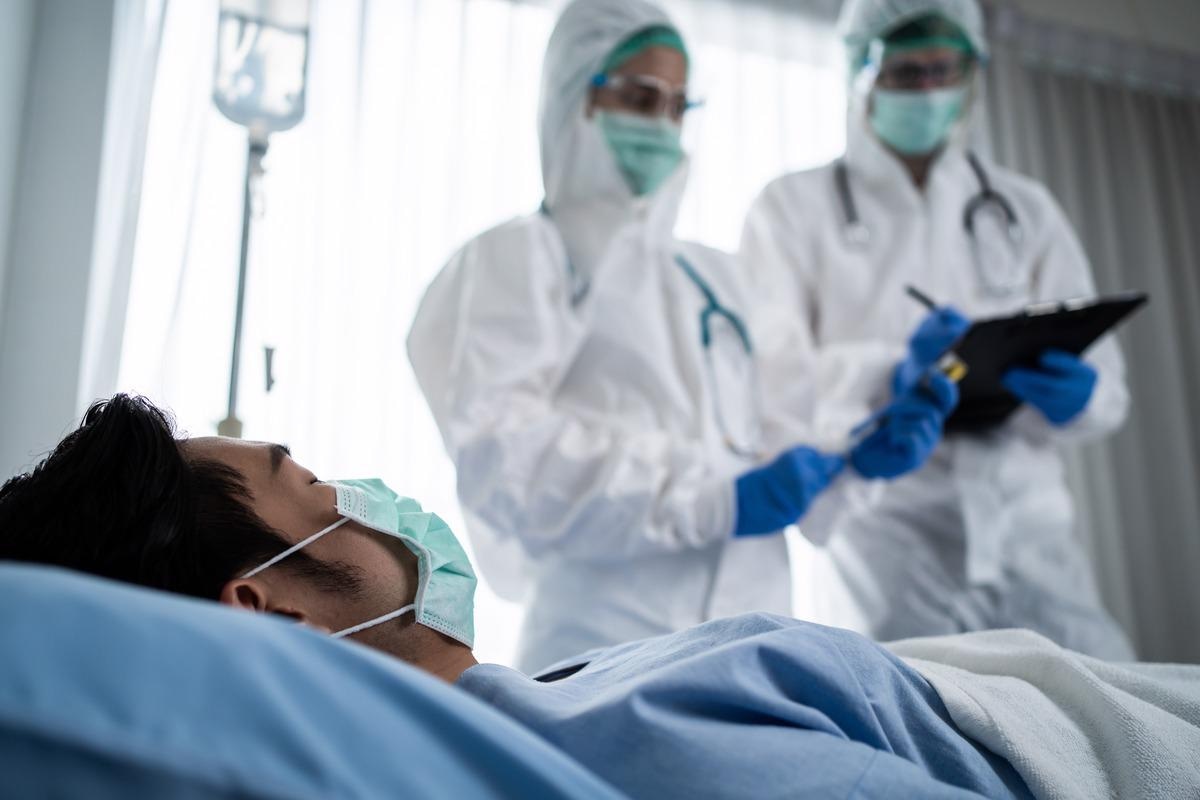 Study: Herpesvirus Reactivations in Critically-Ill COVID-19 Patients with Autoantibodies Neutralizing Type I Interferons. Image Credit: Hananeko_Studio/Shutterstock