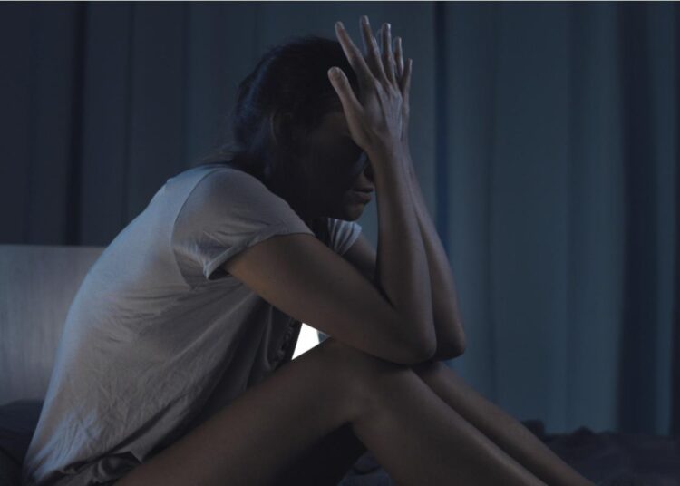 Study: Unravelling the link between sleep and mental health during the COVID-19 pandemic. Image Credit: Stokkete/Shutterstock