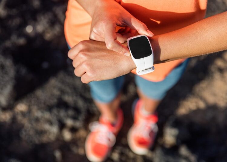 Study: Inter-individual variation in objective measure of reactogenicity following COVID-19 vaccination via smartwatches and fitness bands. Image Credit: Maridav/Shutterstock