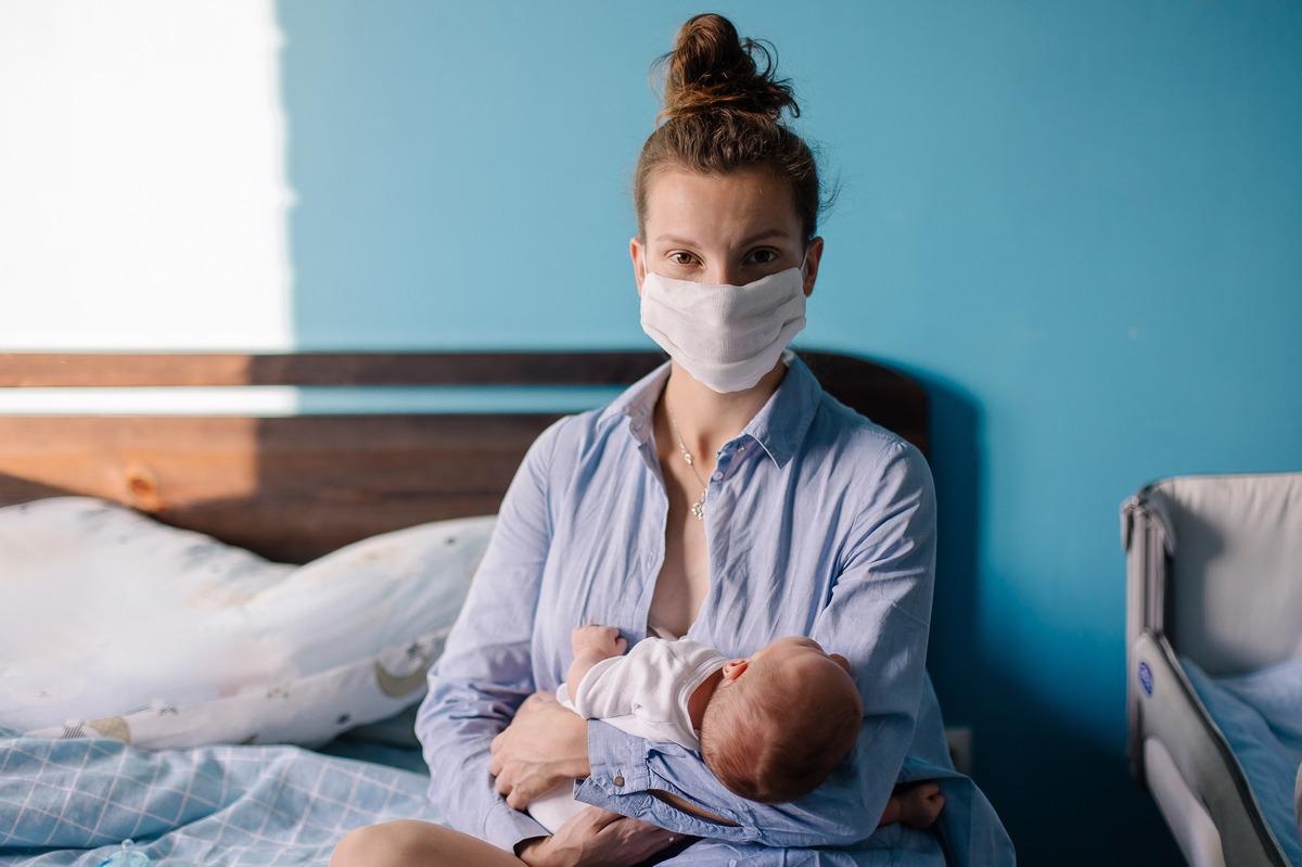 Study: Clinical manifestations of SARS-CoV-2 infection in neonates and the probability of maternal transmission. Image Credit: Da Antipina/Shutterstock