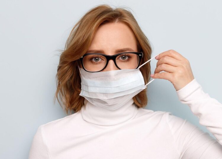 Study: Glasses and risk of COVID-19 transmission - analysis of the Virus Watch Community Cohort study. Image Credit: DimaBerlin/Shutterstock