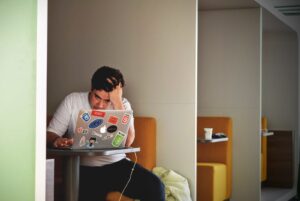 Sortir du stress post-traumatique par la stimulation oculaire