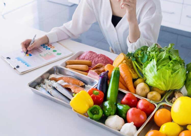 Study: Do Diet and Dietary Supplements Mitigate Clinical Outcomes in COVID-19? Image Credit: metamorworks/Shutterstock