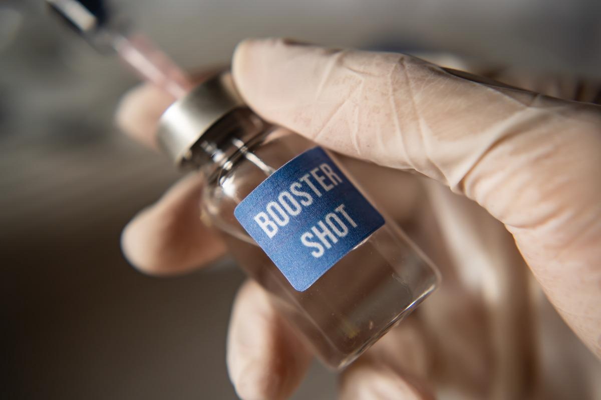 Study: Antibody responses to known and unknown SARS-CoV-2 infections after mRNA vaccine booster. Image Credit: Wachiwit/Shutterstock