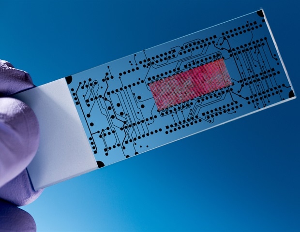 Une nouvelle micropuce alimentée par un smartphone ouvre la porte à des tests médicaux à domicile plus rapides et moins chers