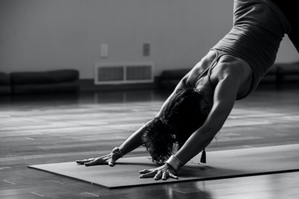 La yoga thérapie contre l’arthrose du genou