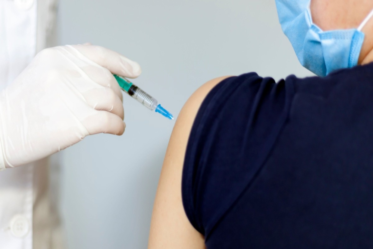 Study: SARS-CoV-2 S2–targeted vaccination elicits broadly neutralizing antibodies. Image Credit: Nr-stock/Shutterstock