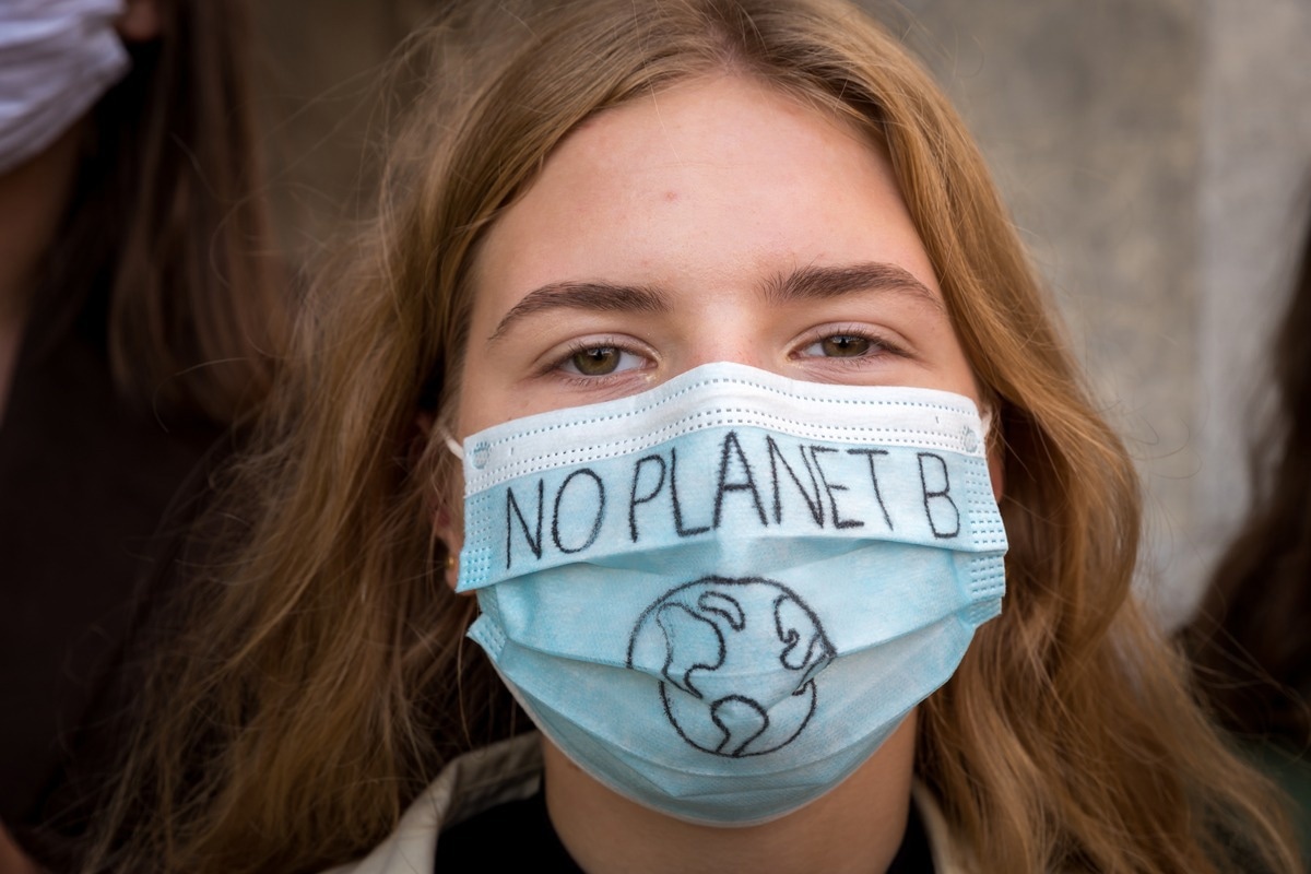 Study: Climate change and COVID-19: Interdisciplinary perspectives from two global crises. Image Credit: Damian Lugowski/Shutterstock