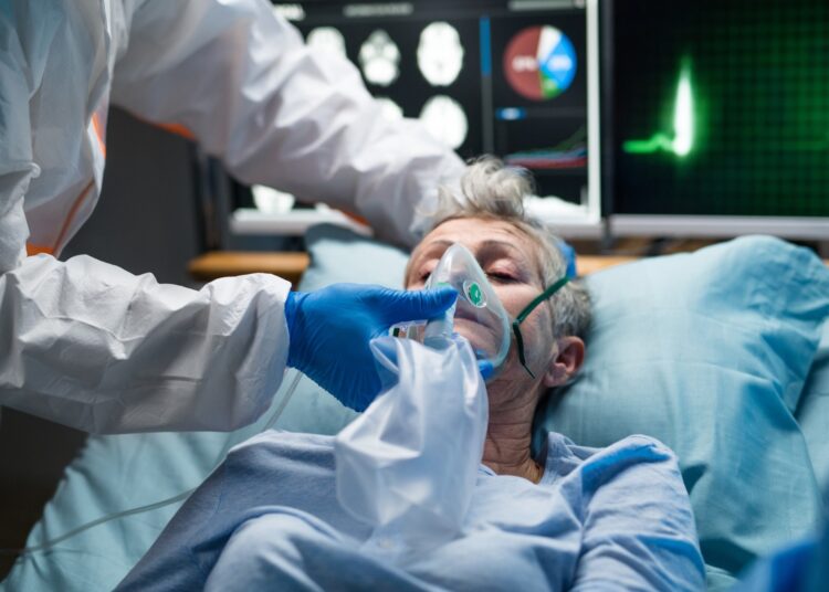 Study: Factors Associated with Severe Outcomes Among Immunocompromised Adults Hospitalized for COVID-19 — COVID-NET, 10 States, March 2020–February 2022. Image Credit: Halfpoint / Shutterstock