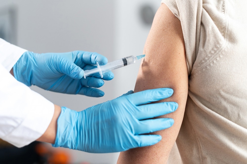 Study: SARS-CoV-2 booster vaccination rescues attenuated IgG1 memory B cell response in primary antibody deficiency patients. Image Credit: Vadym Pastuck / Shutterstock.com