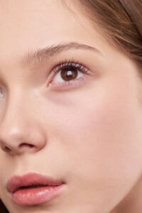 Garder un visage jeune et éclatant, une solution : l’Acide Hyaluronique !