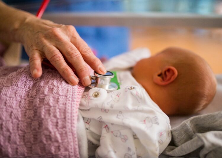 Study: Maternal-Fetal Characteristics of Pregnant Women With Severe COVID Disease and Maternal-Neonatal Characteristics of Neonates With Early-Onset SARS-CoV-2 Infection: A Prospective Data Analysis. Image Credit: LOOKSLIKEPHOTO.COM/Shutterstock