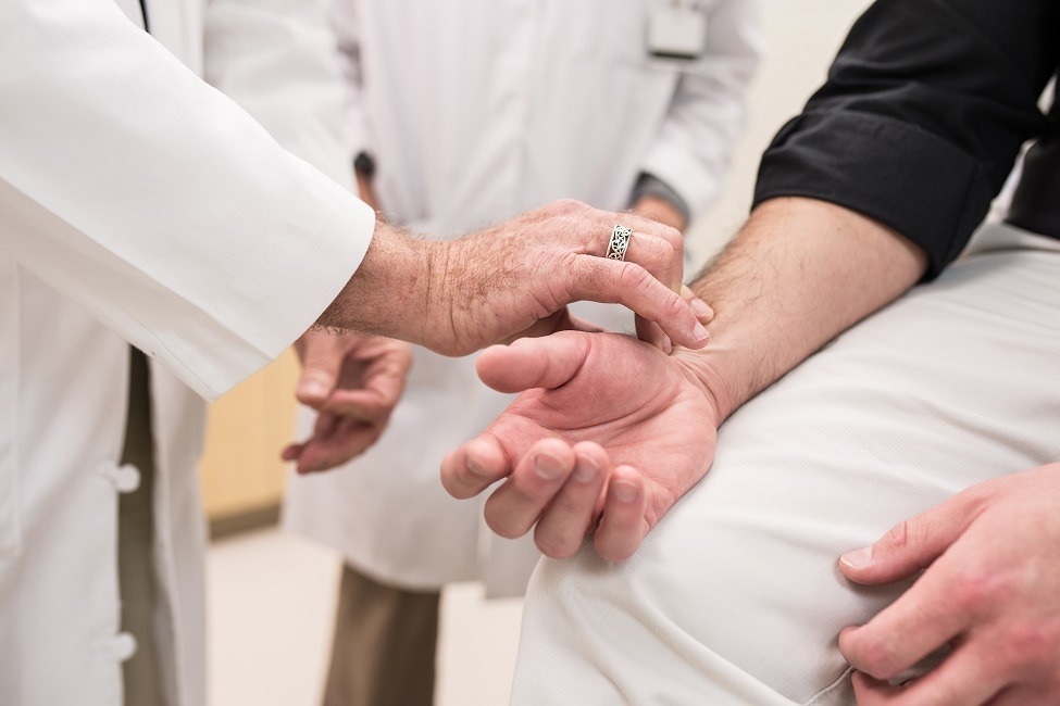 Les chercheurs de FAU explorent les impacts de la pandémie de COVID-19 sur les médecins résidents