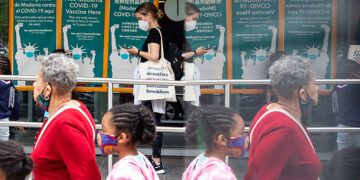 Vaccins COVID-19 spécifiques à la grippe et à Omicron : ce qu'il faut savoir sur le doublement