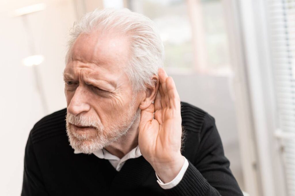 Qu'est-ce que la presbyacousie : causes et traitement