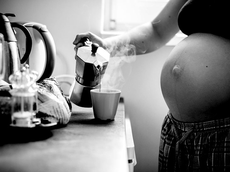 La caféine pendant la grossesse peut affecter la taille d'un enfant de près d'un pouce, selon une étude