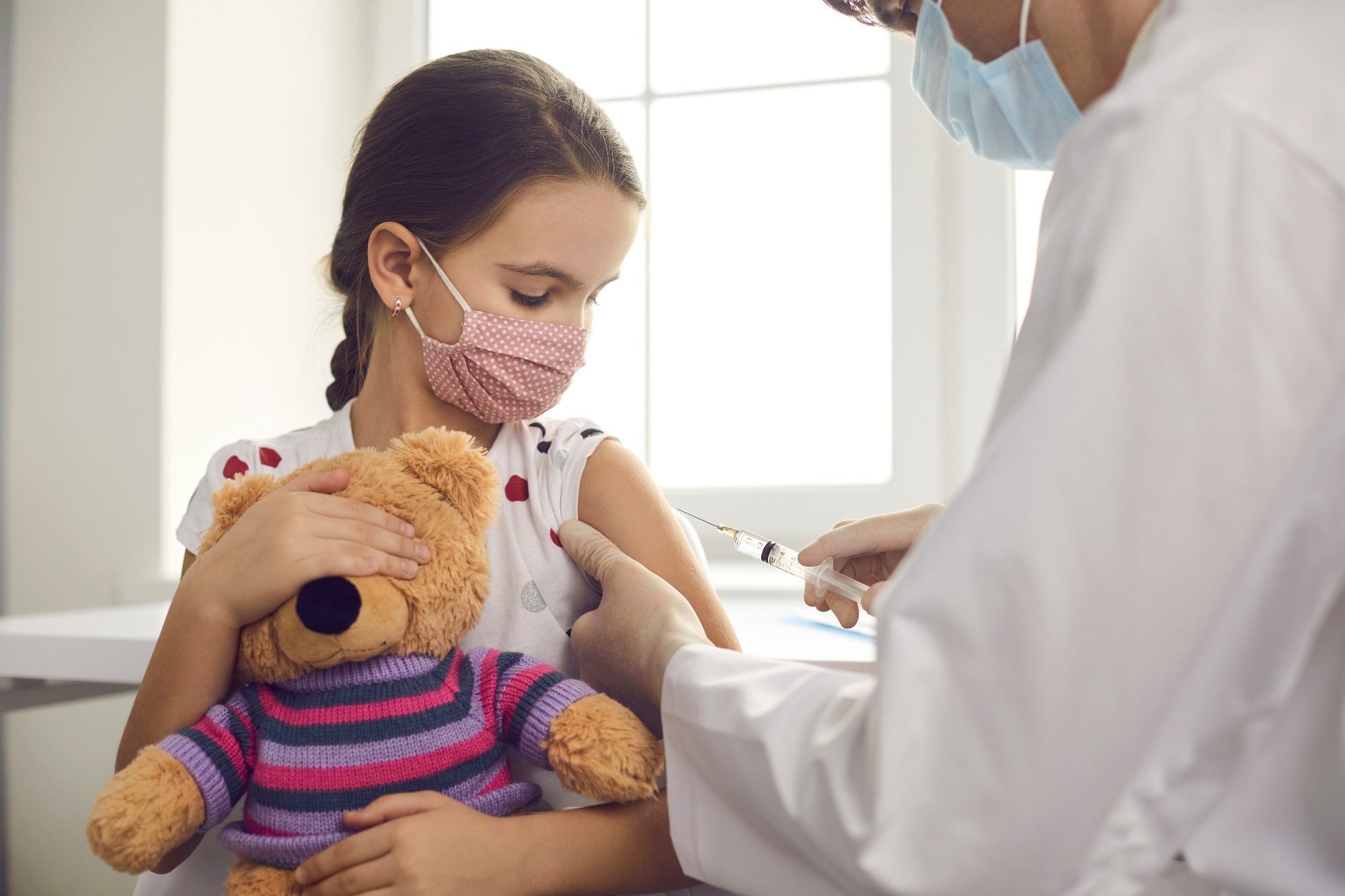 Study: Effectiveness of mRNA-1273, BNT162b2, and BBIBP-CorV vaccines against infection and mortality in children in Argentina, during predominance of delta and omicron covid-19 variants: test negative, case-control study. Image Credit: Studio Romantic/Shutterstock