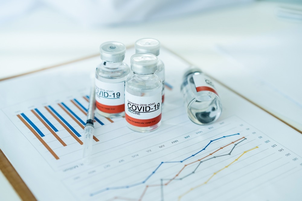 Study: Omicron sublineage recombinant XBB evades neutralising antibodies in recipients of BNT162b2 or CoronaVac vaccines. Image Credit: DG FotoStock / Shutterstock.com