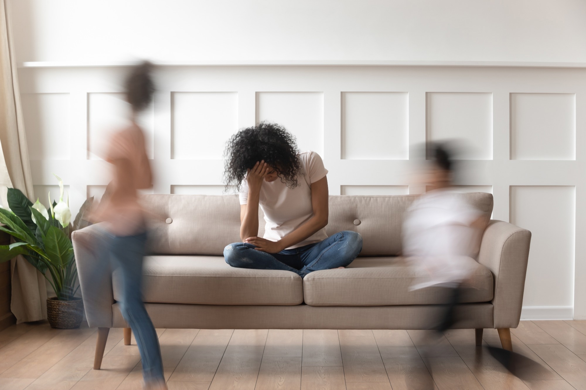 Study: COVID-19 Pandemic Experiences and Symptoms of Pandemic-Associated Traumatic Stress Among Mothers in the US. Image Credit: fizkes / Shutterstock