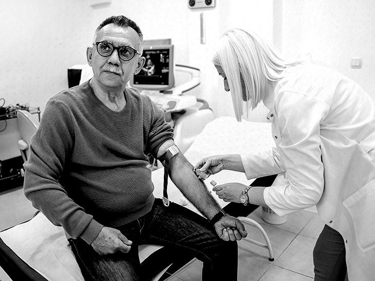 Alzheimer : un test sanguin peut-il détecter la maladie 3,5 ans avant ...