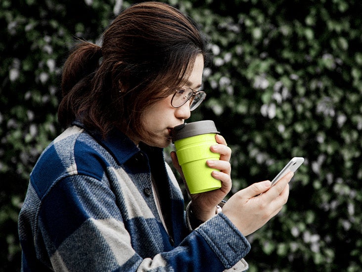 Les buveurs de café font 1 000 pas de plus par jour mais perdent environ 30 minutes de sommeil